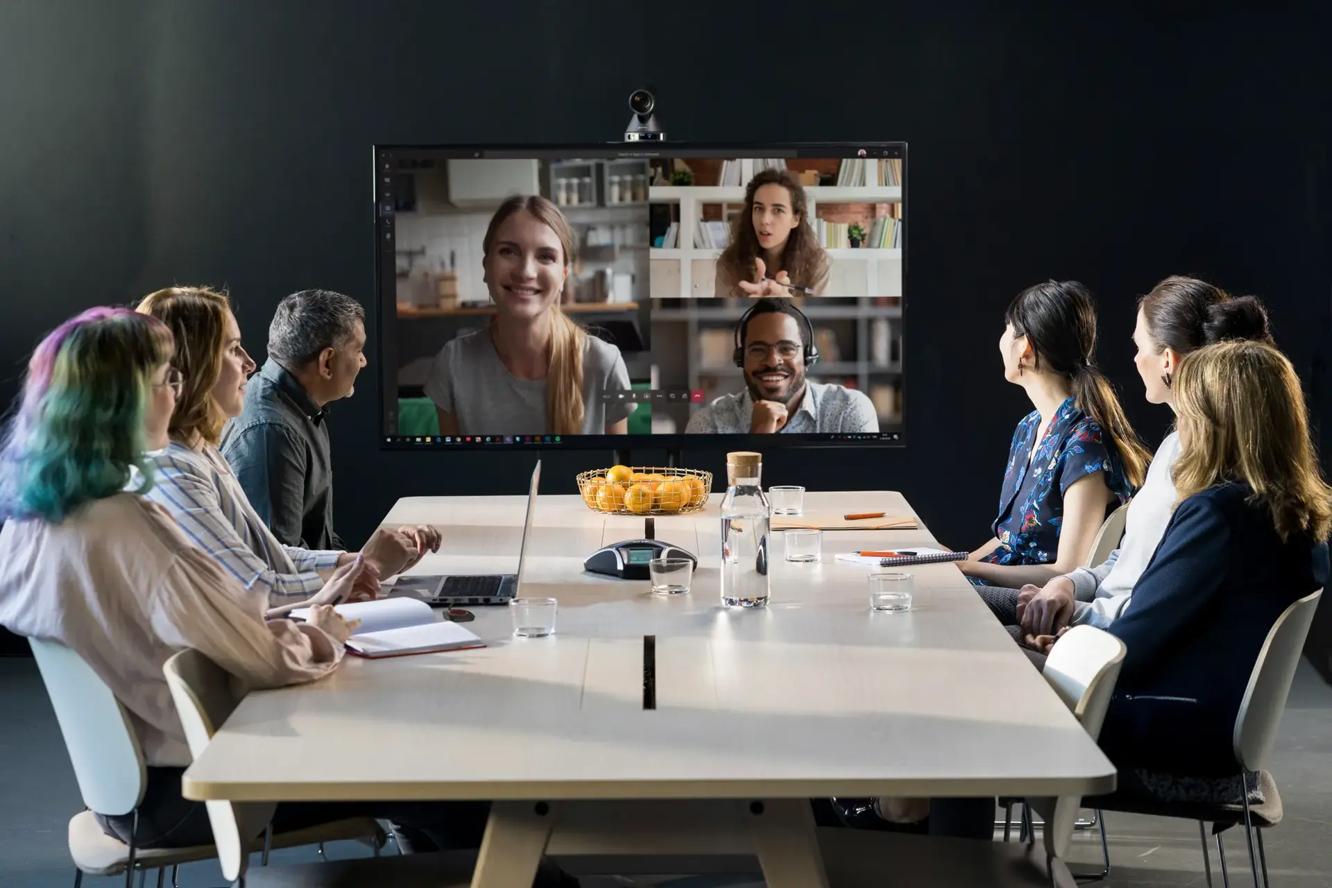 Customized Technology Infrastructure For Hybrid Workspaces In Fortune ...